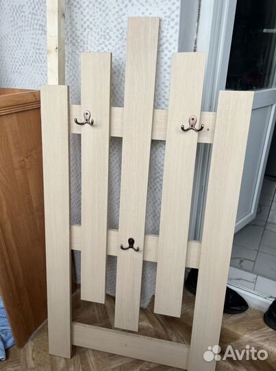 Вешалка под куртки