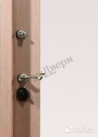 Входная дверь в квартиру с отделкой мдф и зеркалом