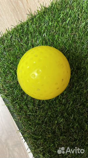 Клюшка и мяч для хоккея на траве