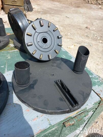 Часы и настольные лампы армейской тематики