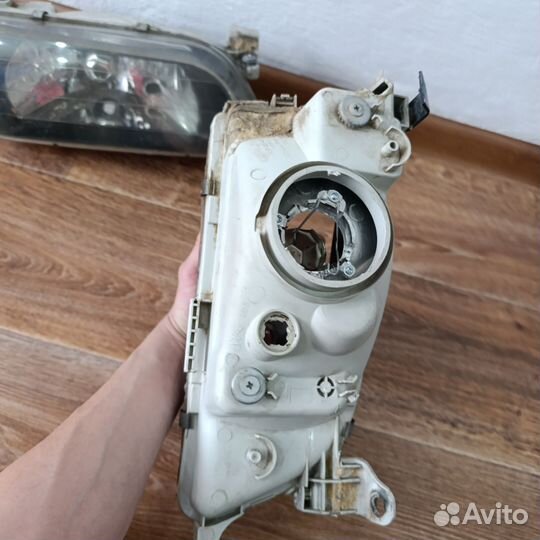 Фара на Toyota corolla ae100