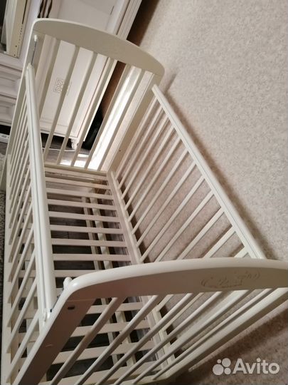 Детская кроватка с продольным маятником