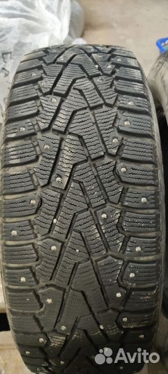 Pirelli Ice Zero 215/60 R16