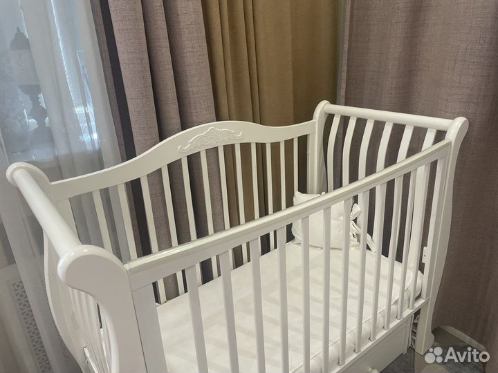 Детская кроватка с маятником Гандылян