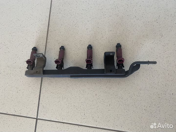 Топливная рампа в сборе Mazda BK