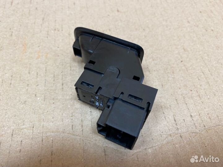 Кнопка стеклоподъемника задняя правая Volkswagen