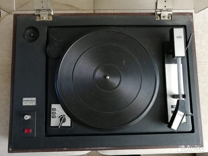 Продаётся проигрыватель виниловых пластинок