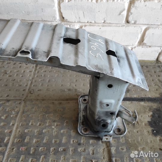 Усилитель переднего бампера Ford Focus 2