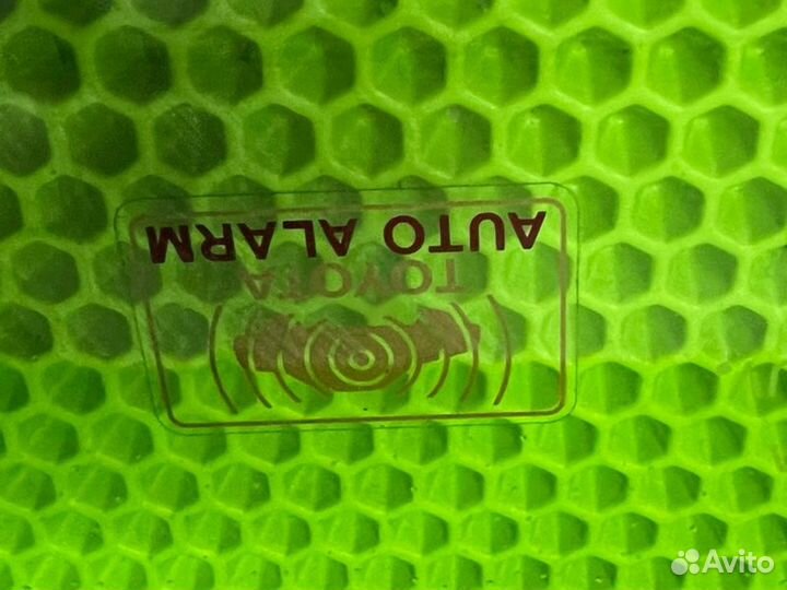 Стекло двери переднее правое Toyota Land Cruiser