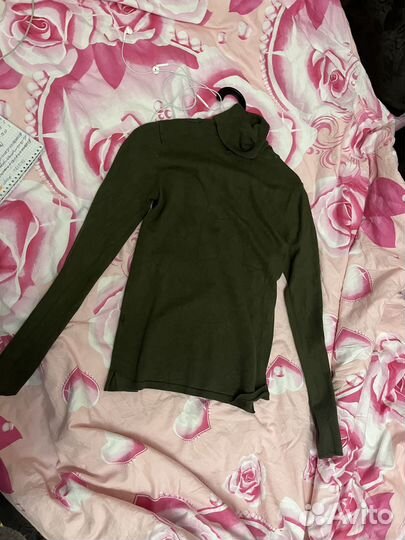 Водолазка stradivarius р- S болотного цвета