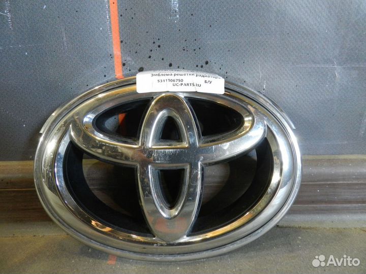 Эмблема решетки радиатора - Toyota Camry XV50