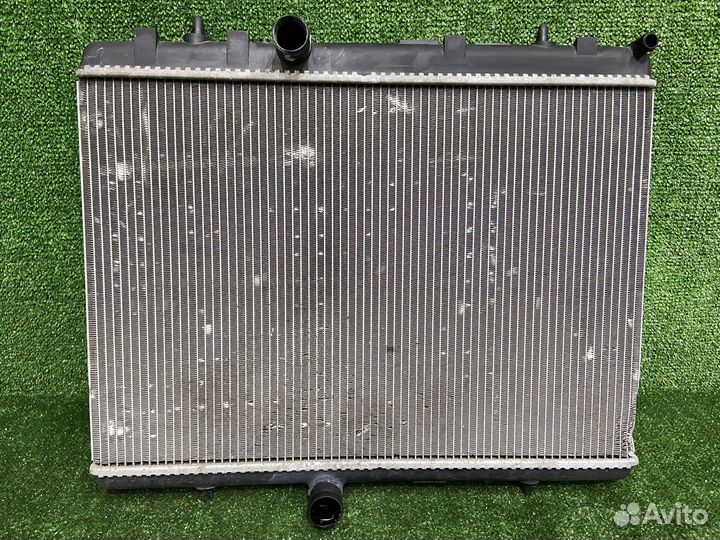 Радиатор системы охлаждения Peugeot 308