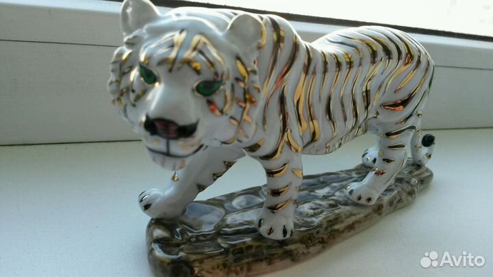 Фарфоровая статуэтка