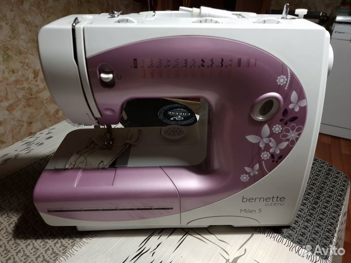 Швейная машинка Bernette Milan 5