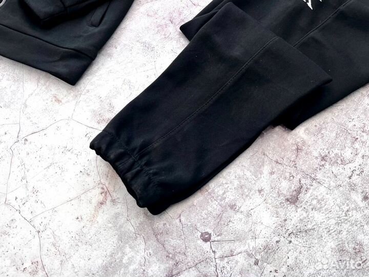 Спортивные костюмы Calvin Klein