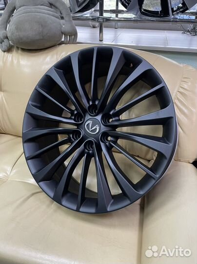 Диски Replica R22 INF 28 6*139,7 ET 30 77.8