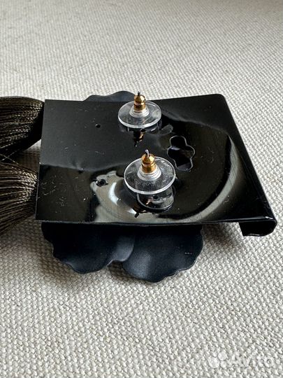 Серьги с кисточками цвета хаки, ASOS