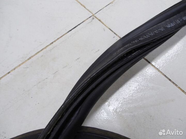 Уплотнитель багажника 1-серия E87/E81 2004