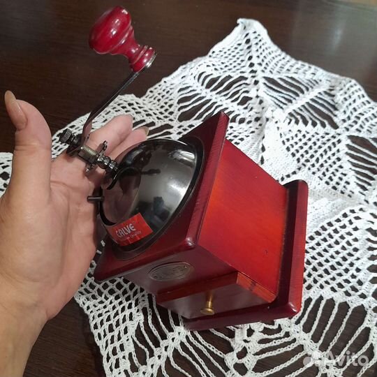 Кофемолка жерновая ручная