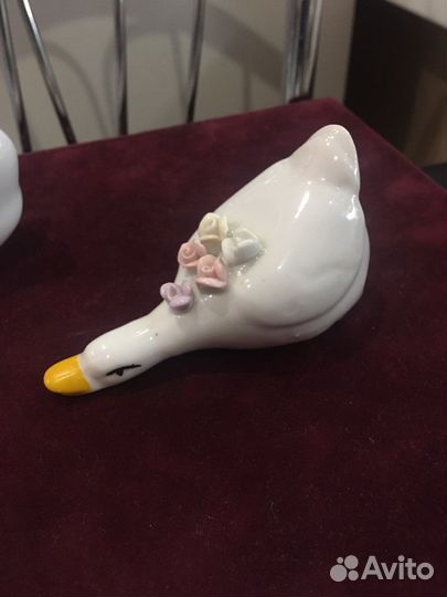 Фарфоровые статуэтки гуси