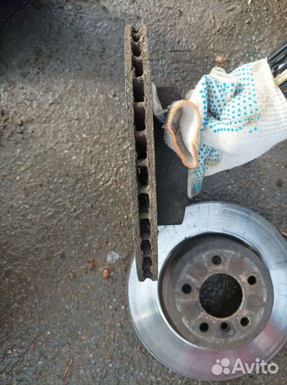 Передние тормозные диски BMW X3,2.0D,2010г