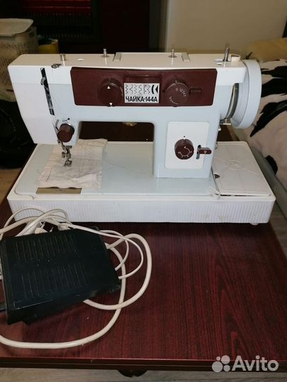 Швейная машина Чайка 144а