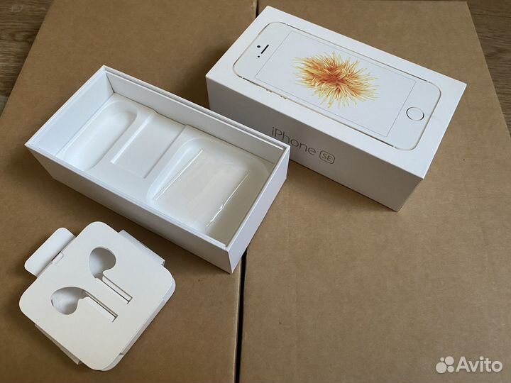 Коробка от iPhone SE Gold