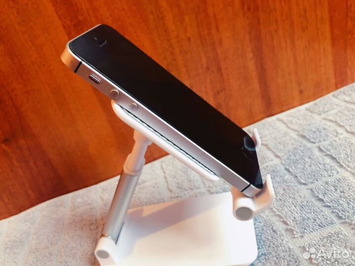 iPhone SE, 32 ГБ