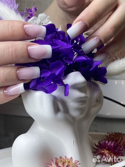 Модель на маникюр