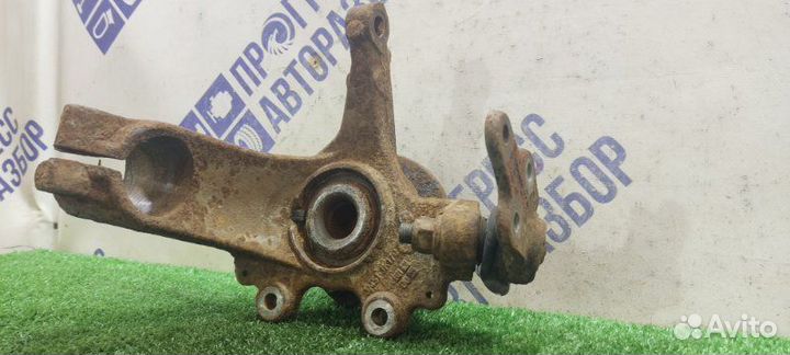 Поворотный кулак передний правый Ford Focus 2