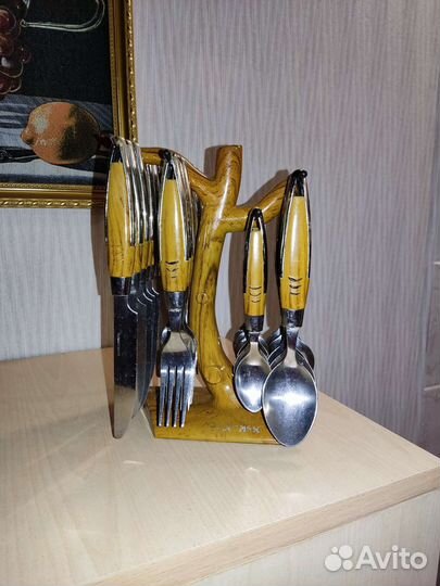Набор столовых приборов на подставке