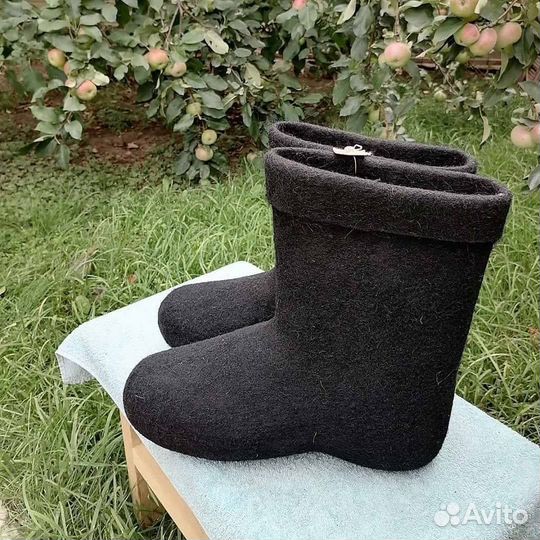 Тапочки и валенки из овечьей шерсти,самовалки