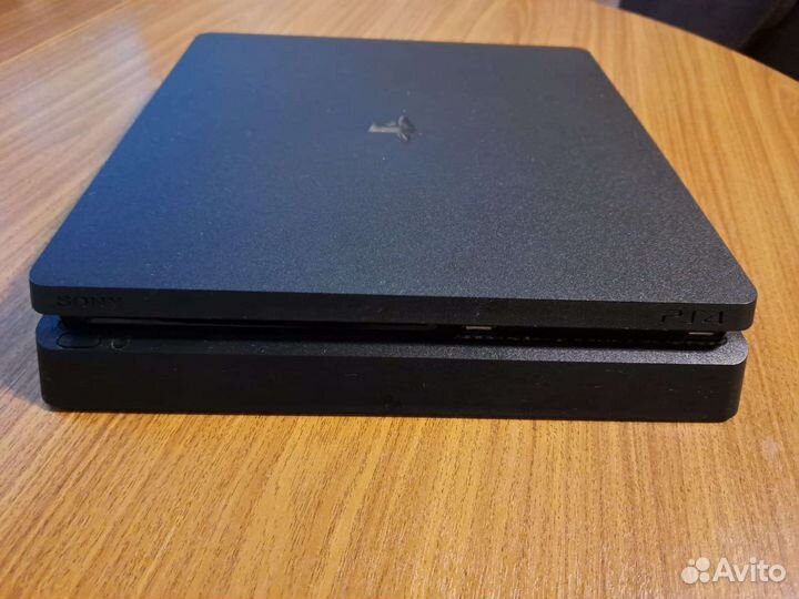 Playstation 4 slim