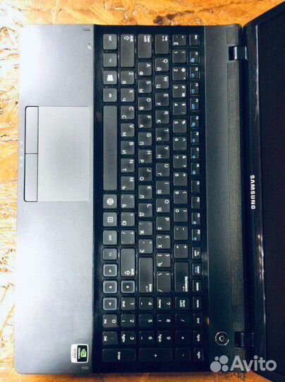 Ноутбук Samsung / Core i3 / NVidia