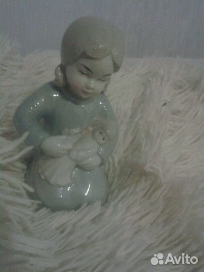 Девочка с куклой