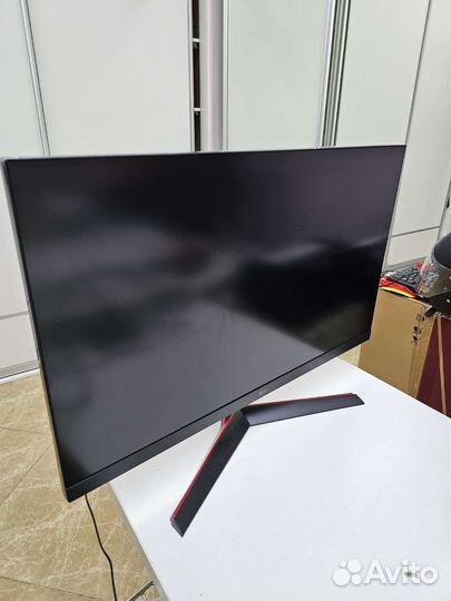 Монитор LG UltraGiar 32 дюйма