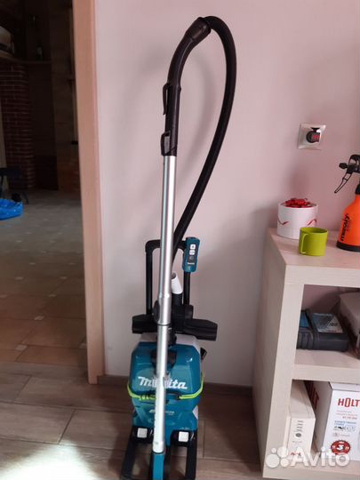 Аккумуляторный пылесос Makita DVC261ZX11 LXT