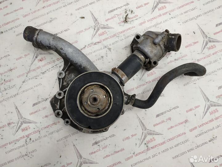 Помпа m102 w124 Mercedes с термостатом (дефект)