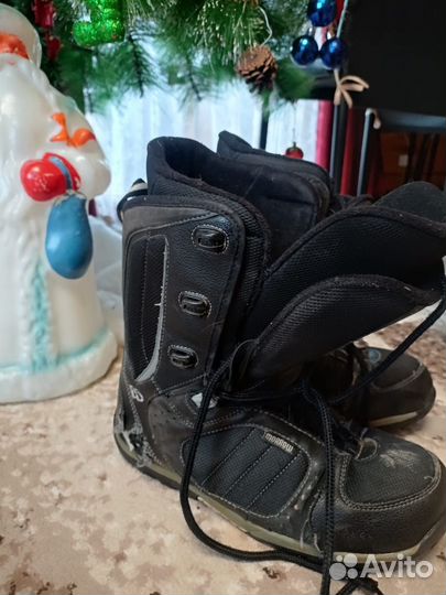 Продам сноуборд с ботинками