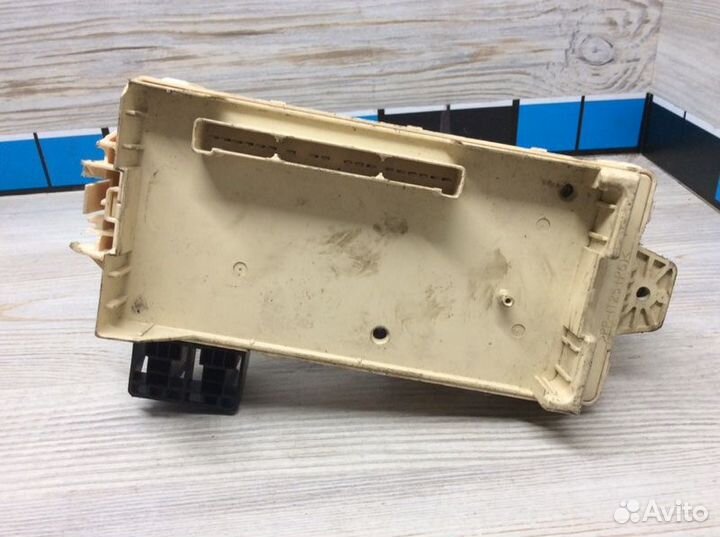 Блок предохранителей Mitsubishi Pajero/Montero Iii