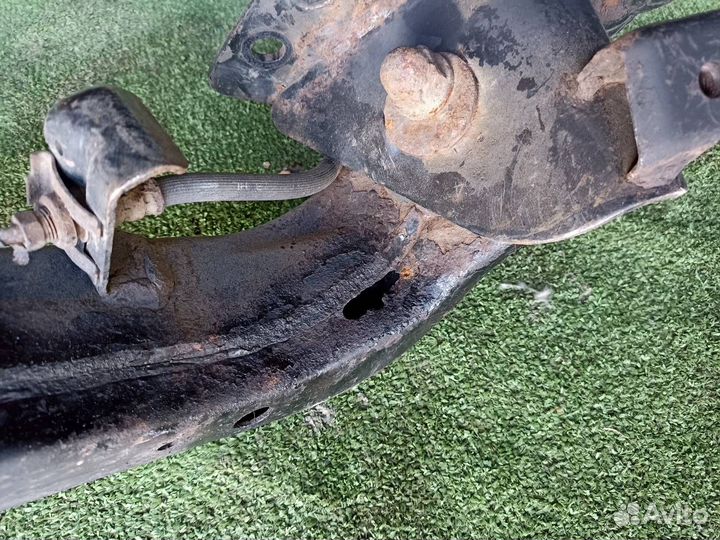 Рычаг задний левый Nissan X-Trail T31