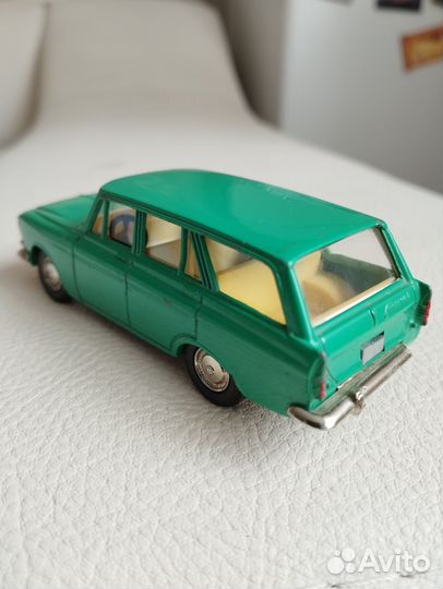 Модель автомобиля 1:43 москвич СССР