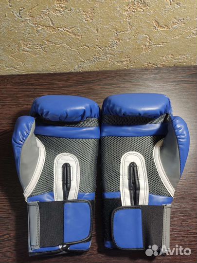 Боксерские перчатки Everlast 