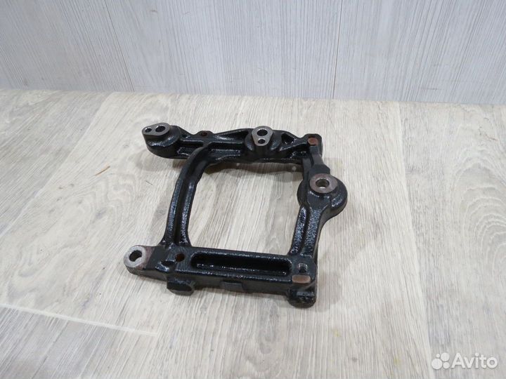 Кронштейн компрессора кондиционера Toyota Camry 70