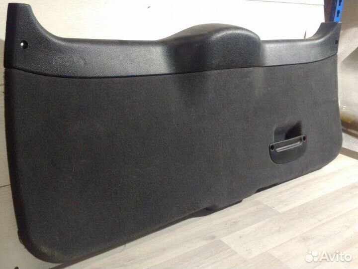 Обшивка двери багажника задняя Opel Astra G 2002
