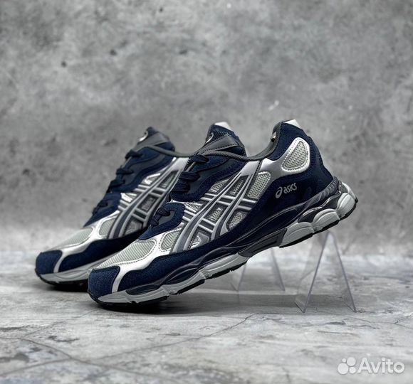 Синие кроссовки asics urban core