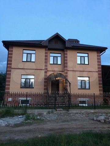 Коттедж 410 м² на участке 15 сот.