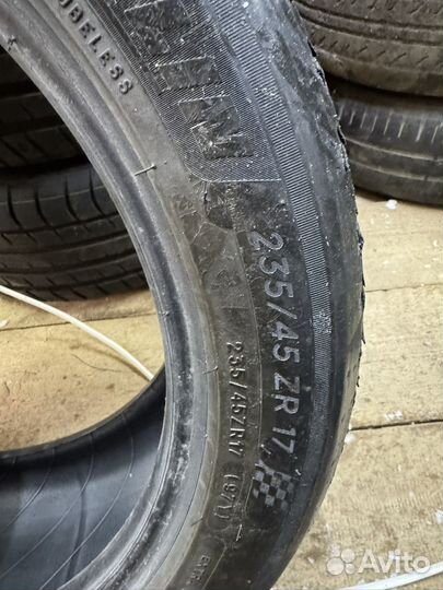 Michelin Pilot Sport 4 235/45 R17 99