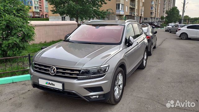 Volkswagen Tiguan 2.0 AMT, 2018, 64 401 км с пробегом, цена 3200000 руб.