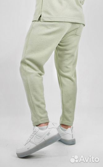 Мужской костюм с брюками и лонгсливом